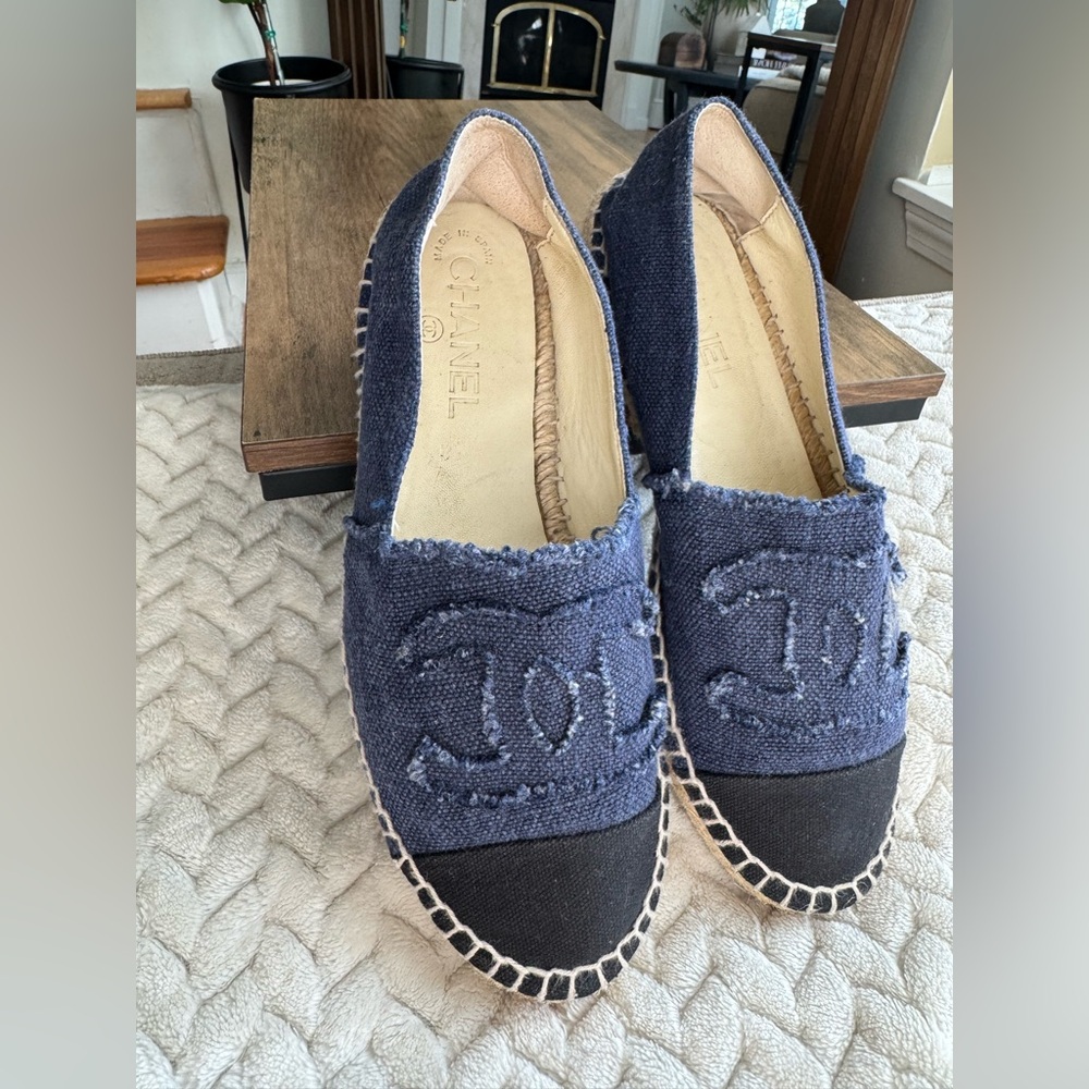 CHANEL Navy Canvas CC Espadrilles Black Cap Toe Size 7.5 W